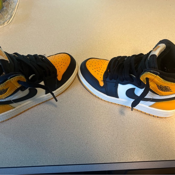 Jordan’s black and yellow size 13 C - Picture 3 of 10
